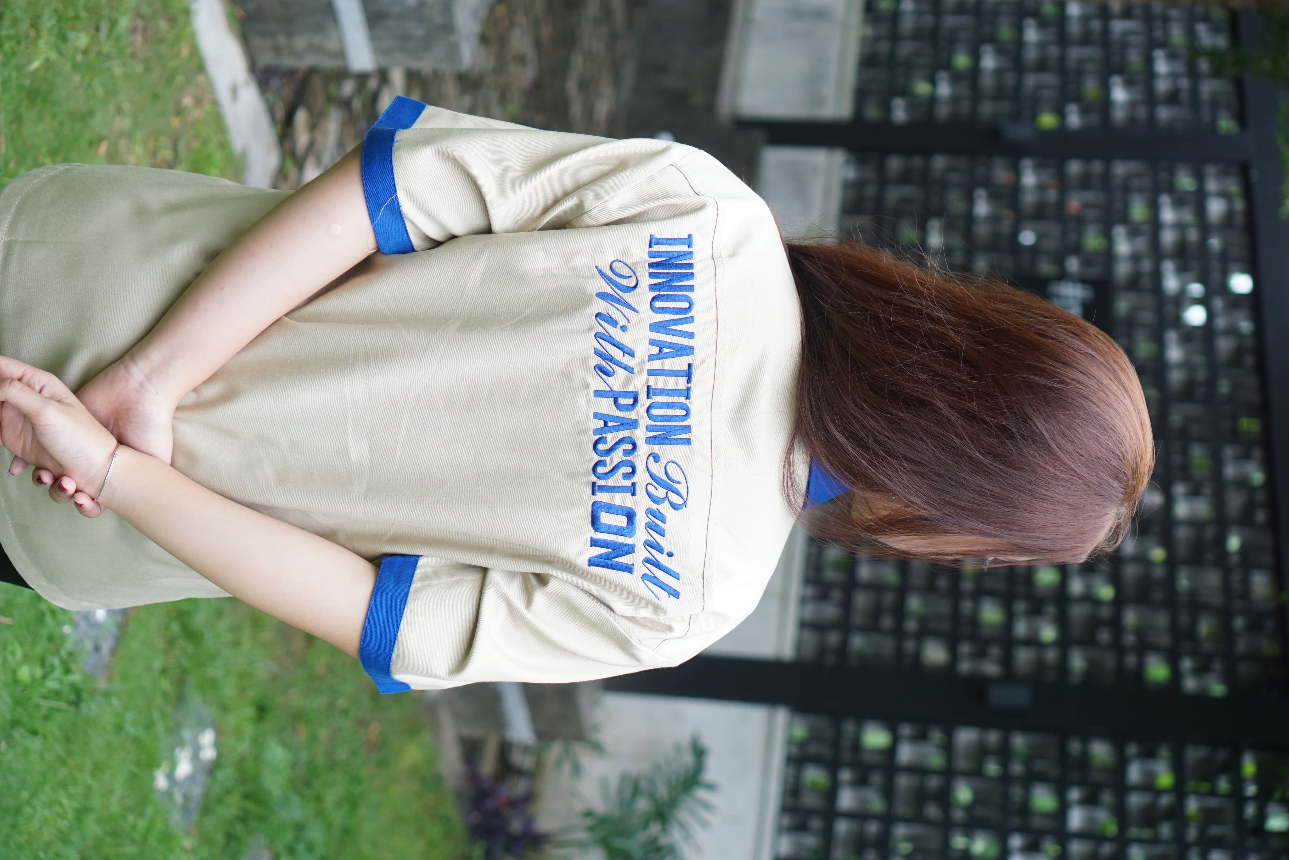 Detail Kemeja Kerja Custom - Bahan Premium dan Sablon ZonaClothes